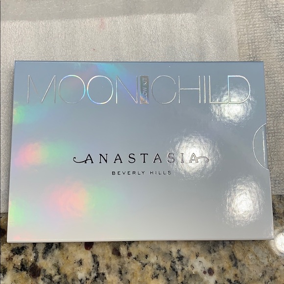 Anastasia Beverly Hills Other - Anastasia Beverly Hills Glow Kit